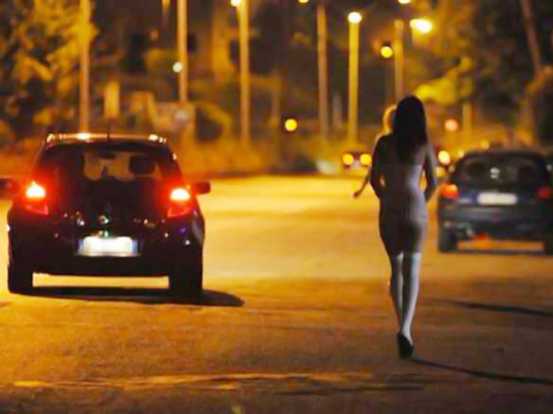 Gnocche pay stradali e prostitute a Napoli
